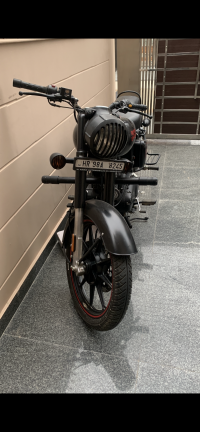 Royal Enfield Classic Stealth Black