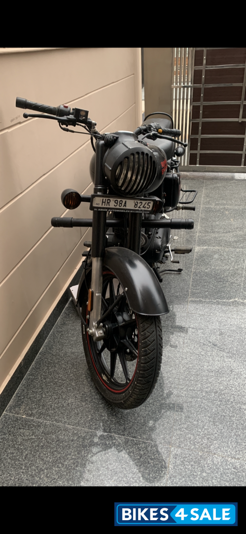Royal Enfield Classic Stealth Black
