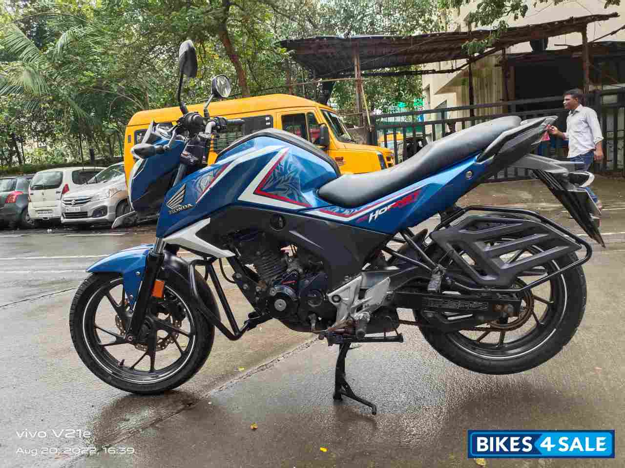 Blue And Black Honda CB Hornet 160R ABS Blue And Black Honda CB Hornet 160R ABS