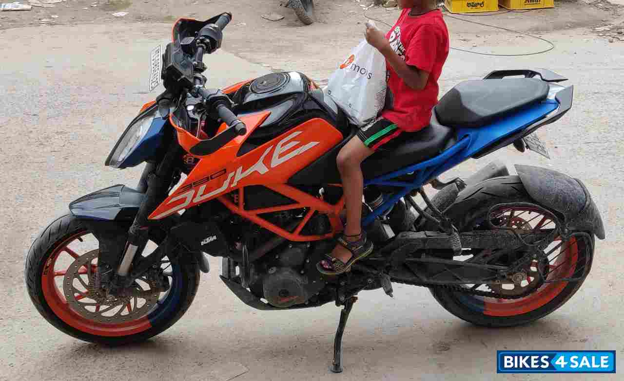 Orange KTM Duke 390