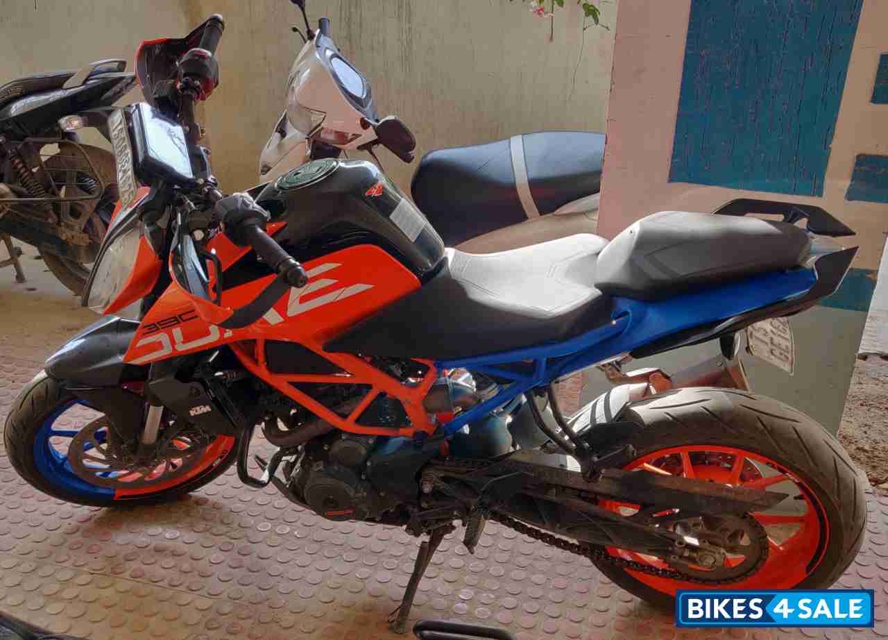 Orange KTM Duke 390
