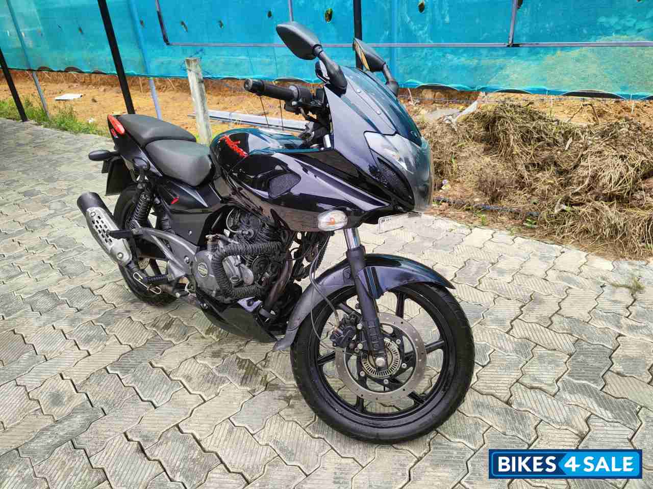 Bajaj Pulsar 180F Neon