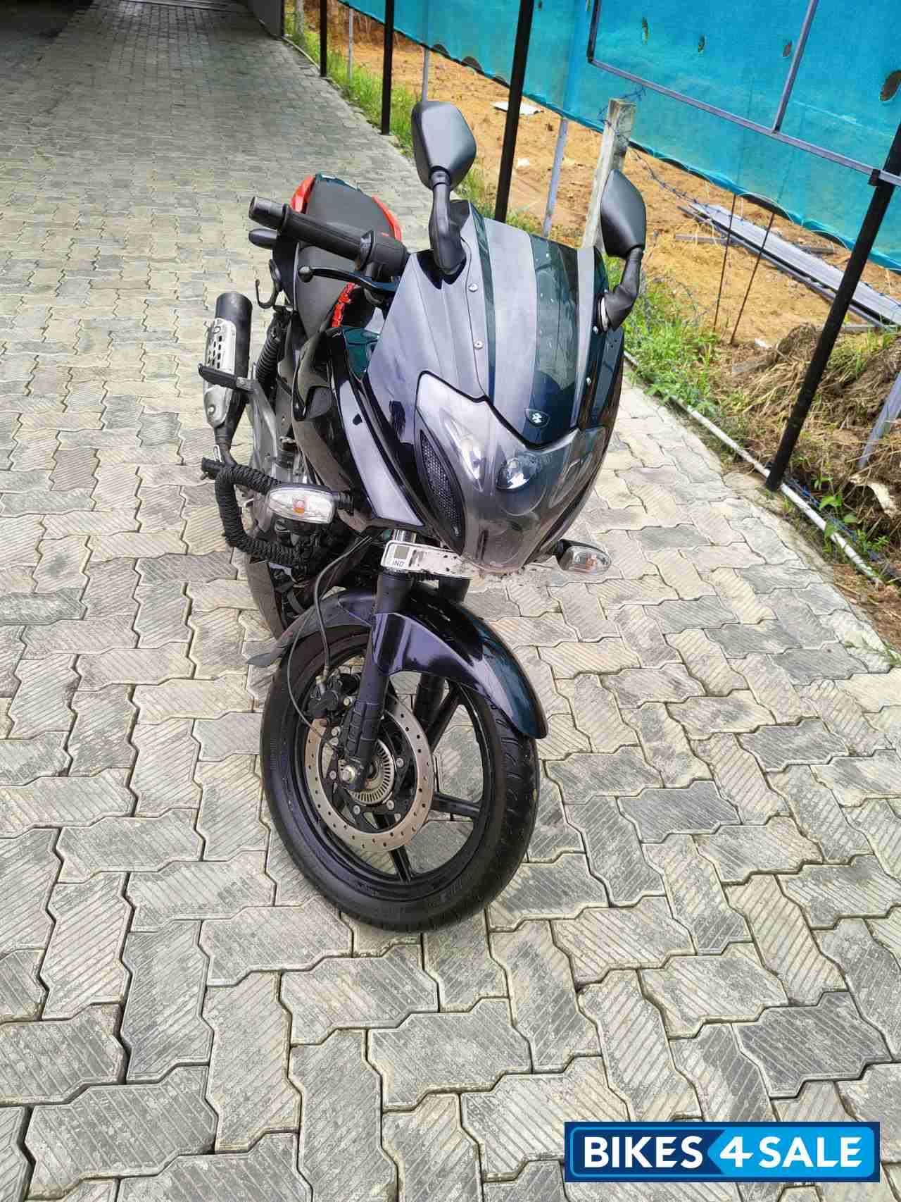 Bajaj Pulsar 180F Neon