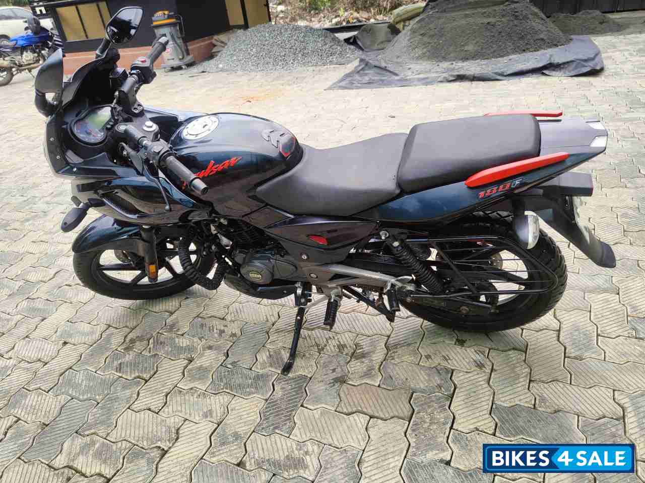 Bajaj Pulsar 180F Neon