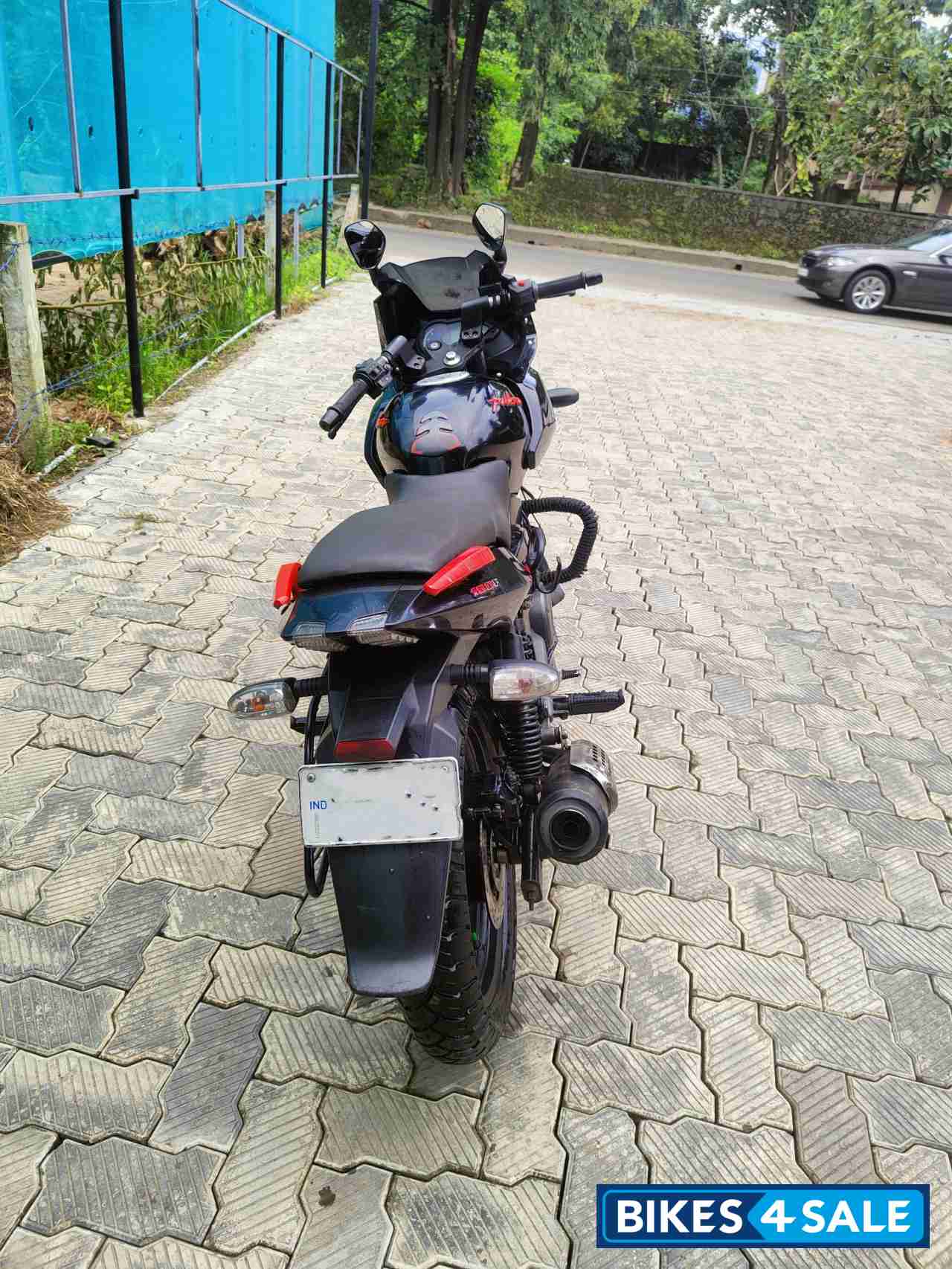 Bajaj Pulsar 180F Neon