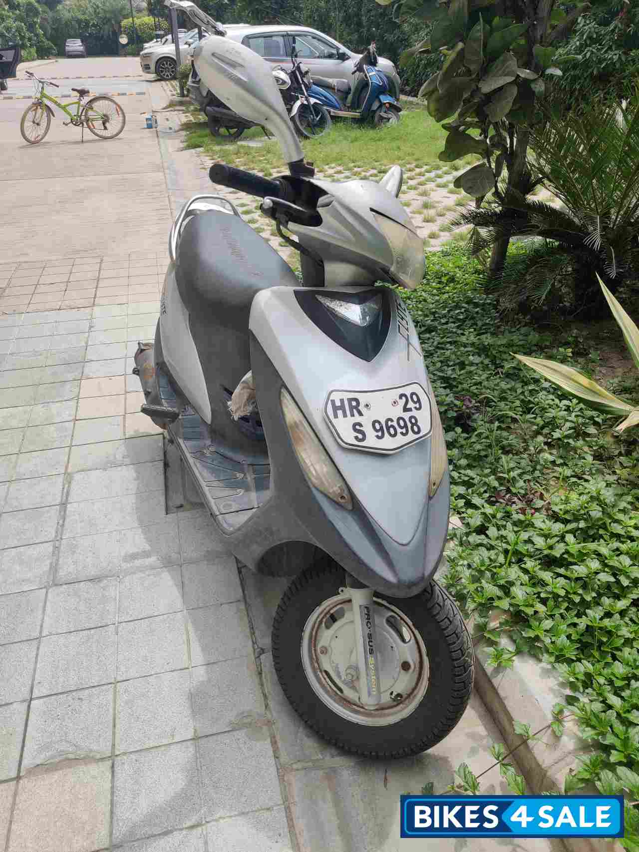 Silver Kinetic Flyte