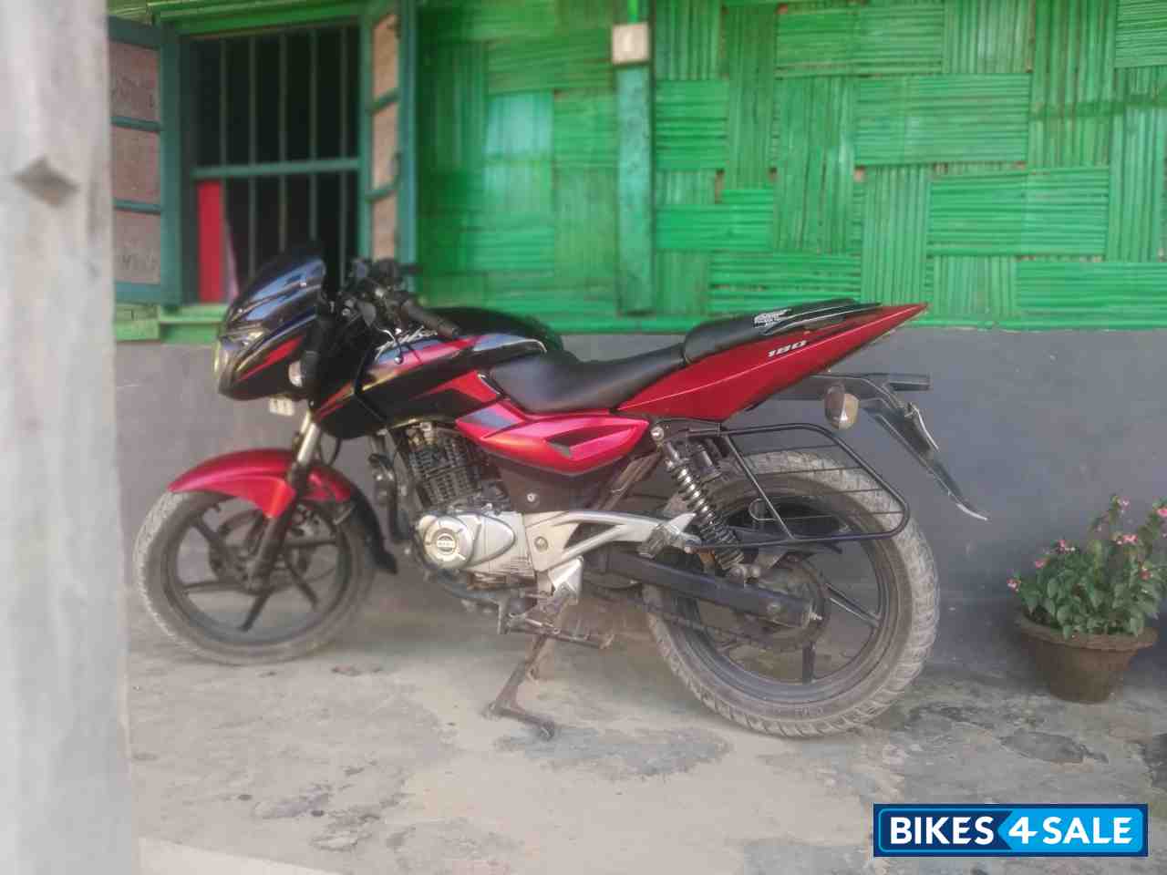 Red Bajaj Pulsar 180 DTSi
