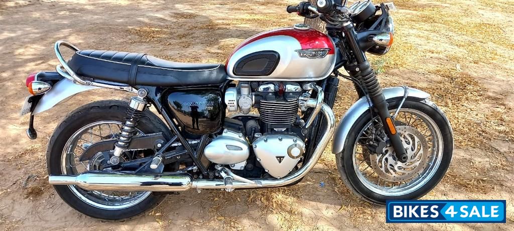 Red Silver Triumph Bonneville T120