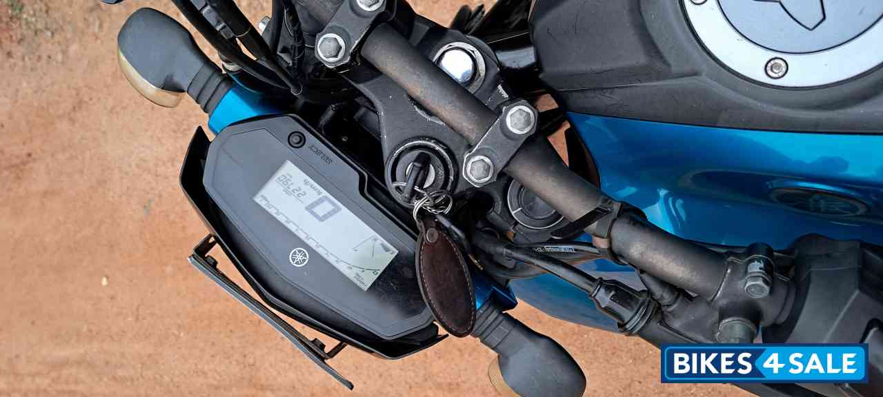Blue Yamaha FZS 25