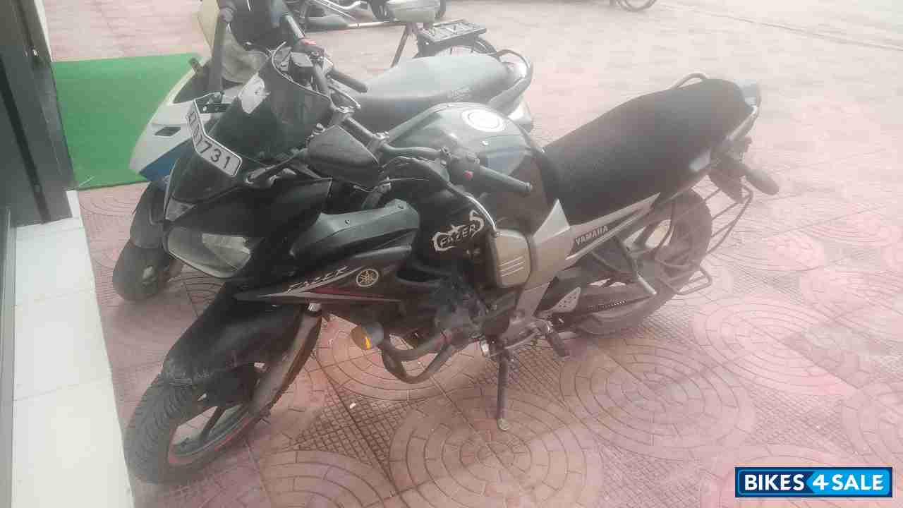 Black. Yamaha Fazer