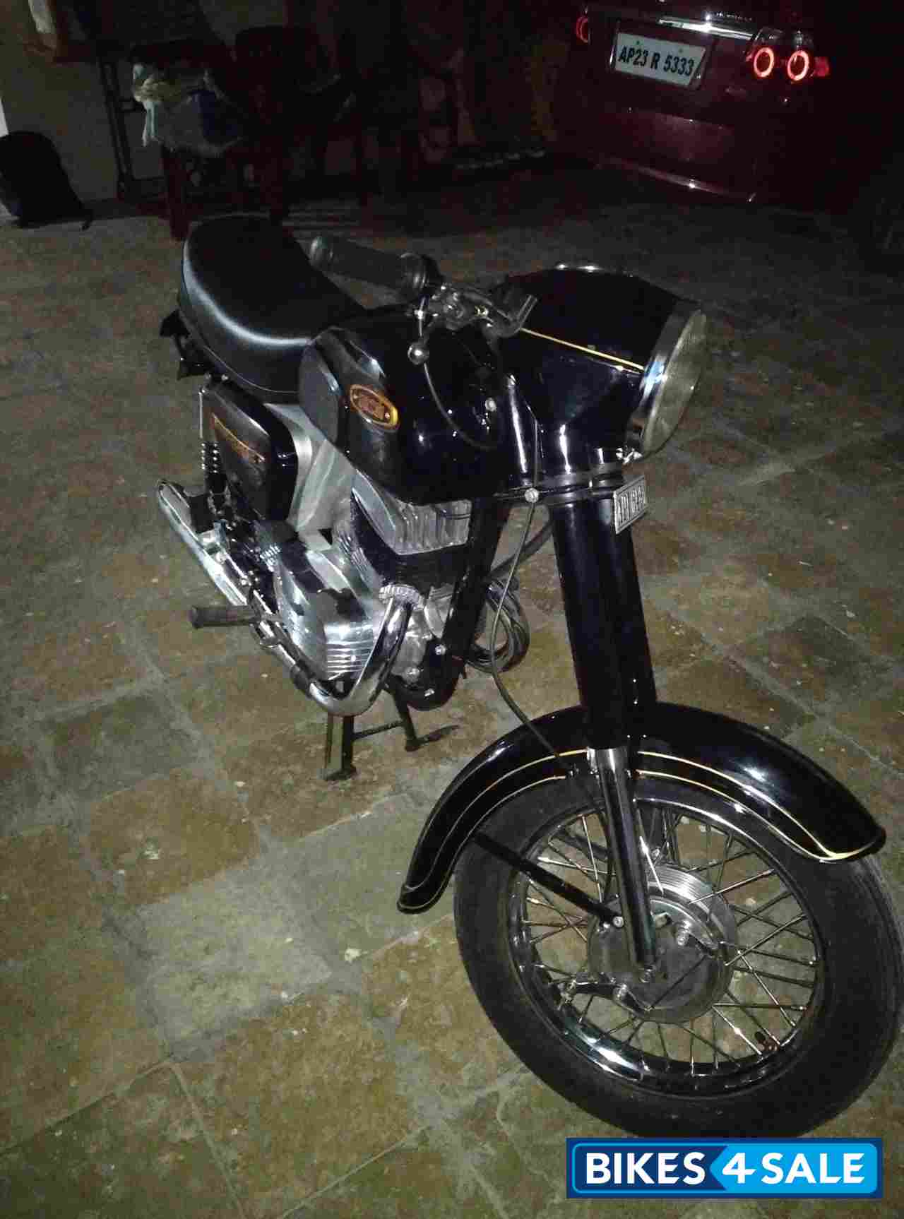 Ideal Jawa Yezdi Classic