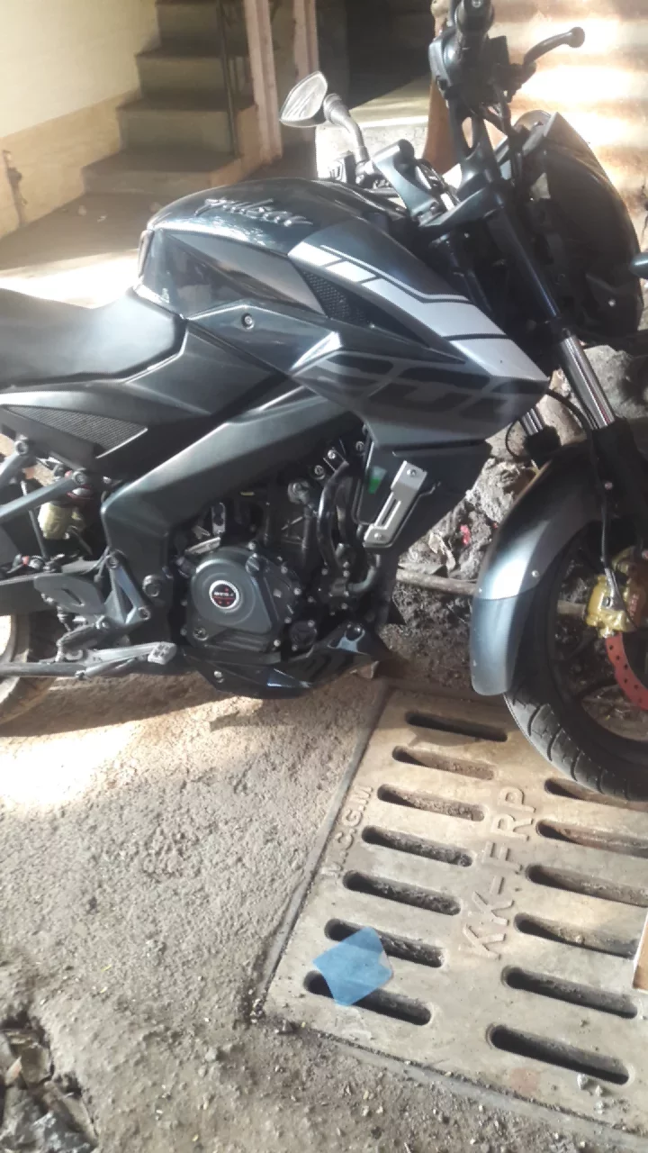Black Bajaj Pulsar 200 NS ABS Black Bajaj Pulsar 200 NS ABS