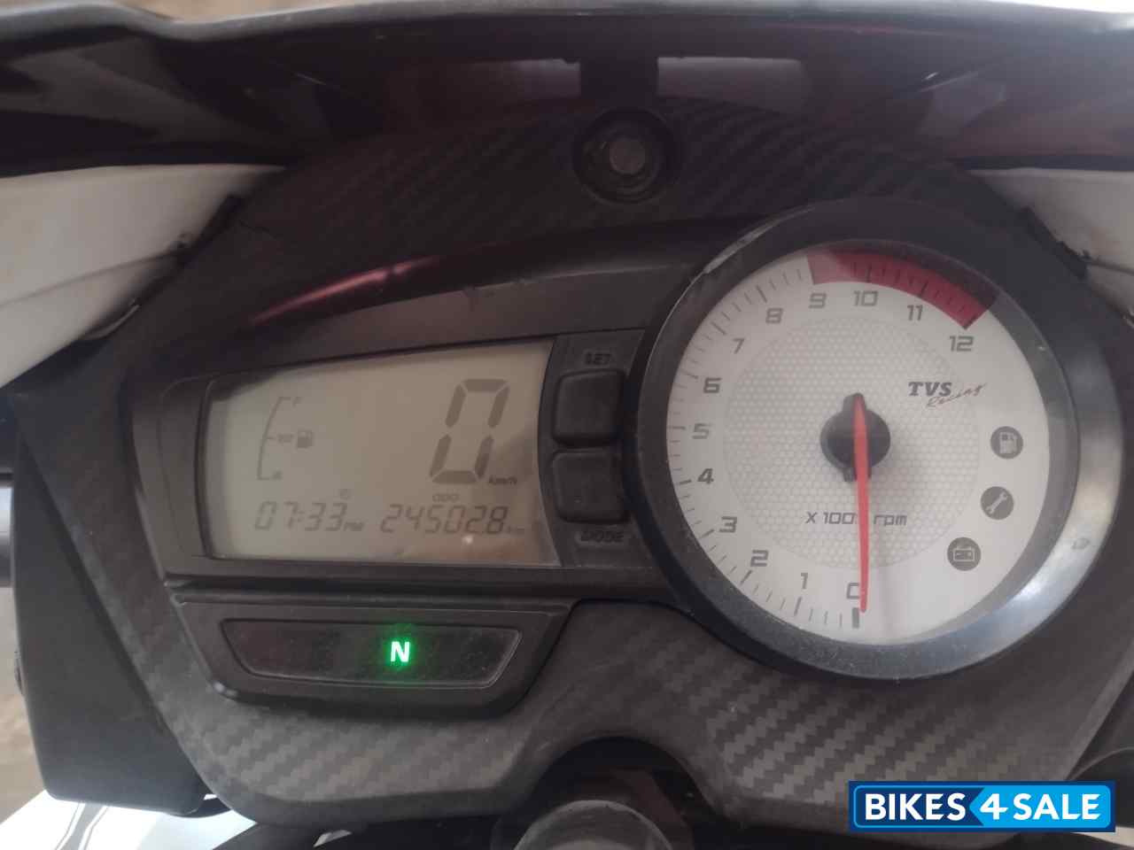 White TVS Apache RTR 180