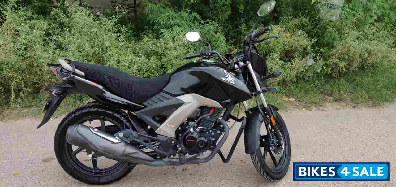 Black Honda CB Unicorn 160