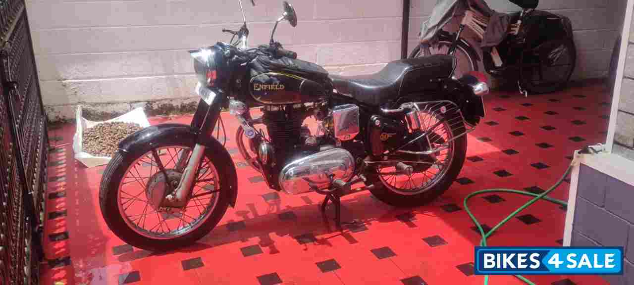 Black Royal Enfield Bullet 350