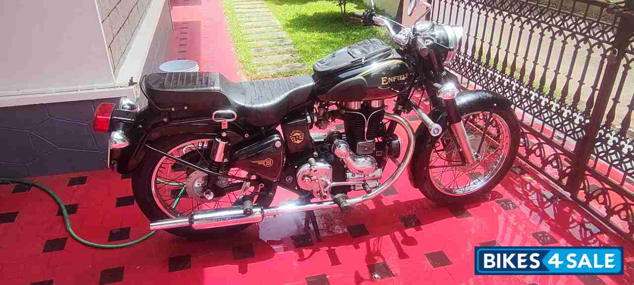 Black Royal Enfield Bullet 350