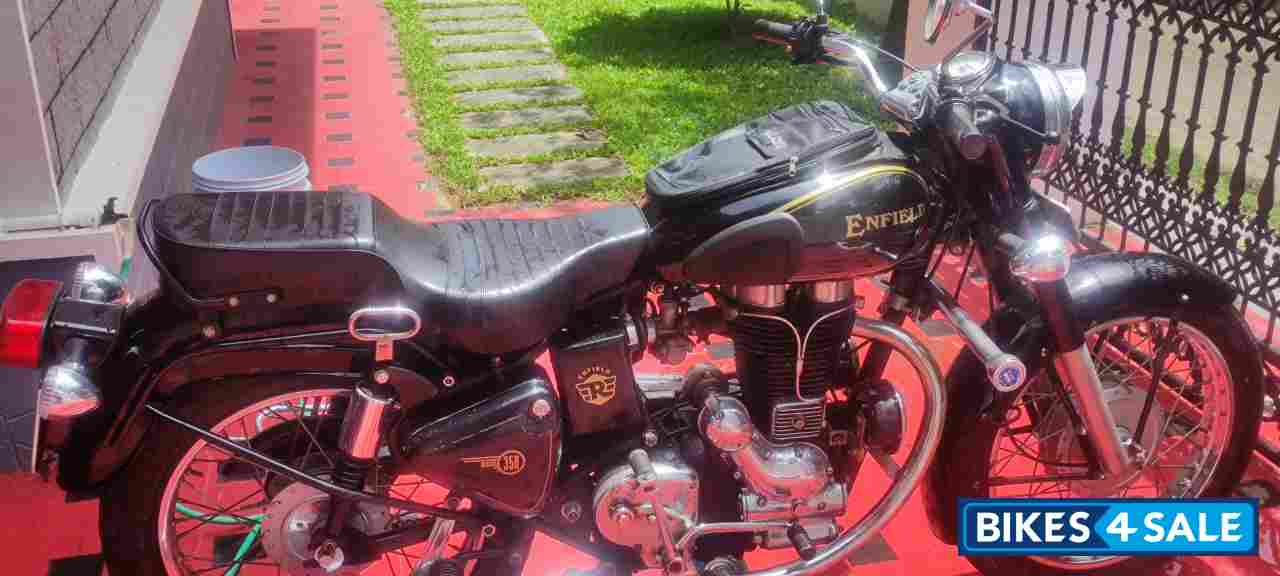 Black Royal Enfield Bullet 350