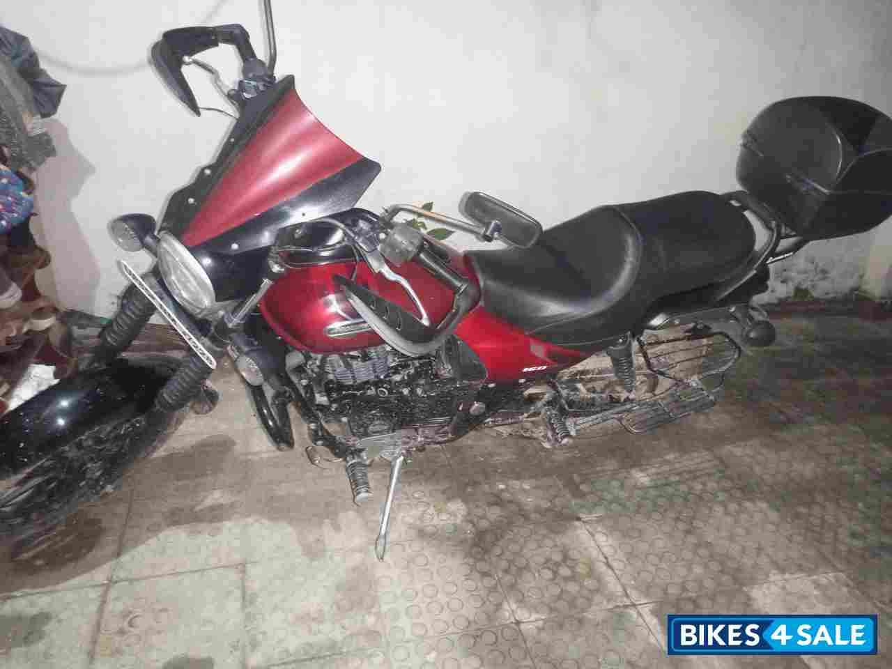 Red Bajaj Avenger Street 160