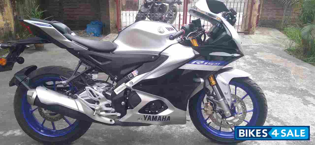 Yamaha R15M