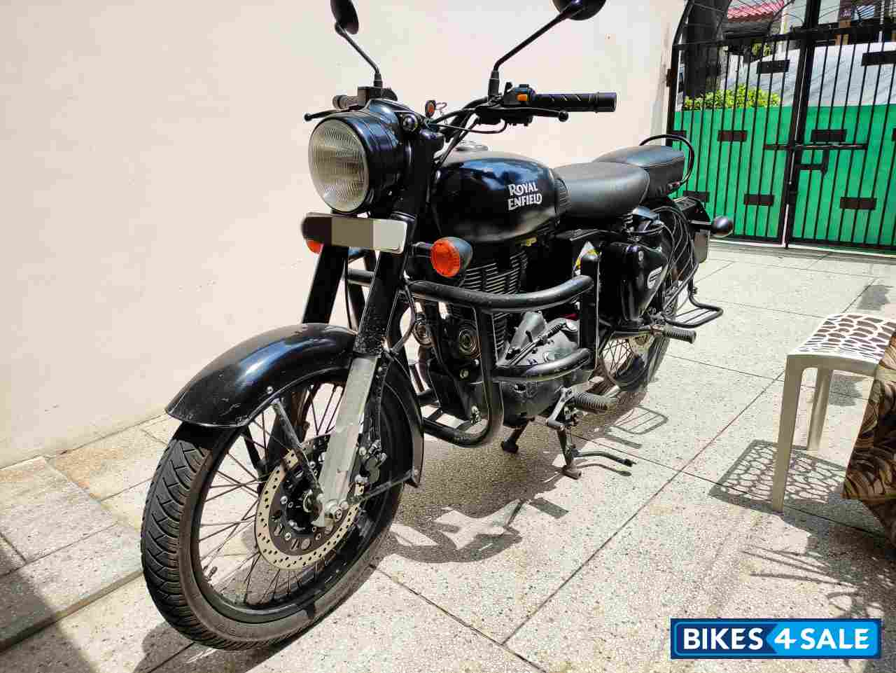 Stealth Black Royal Enfield Classic Stealth Black