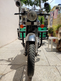 Stealth Black Royal Enfield Classic Stealth Black