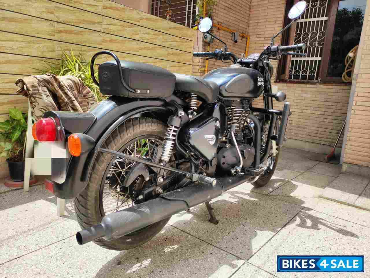 Stealth Black Royal Enfield Classic Stealth Black