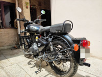 Stealth Black Royal Enfield Classic Stealth Black