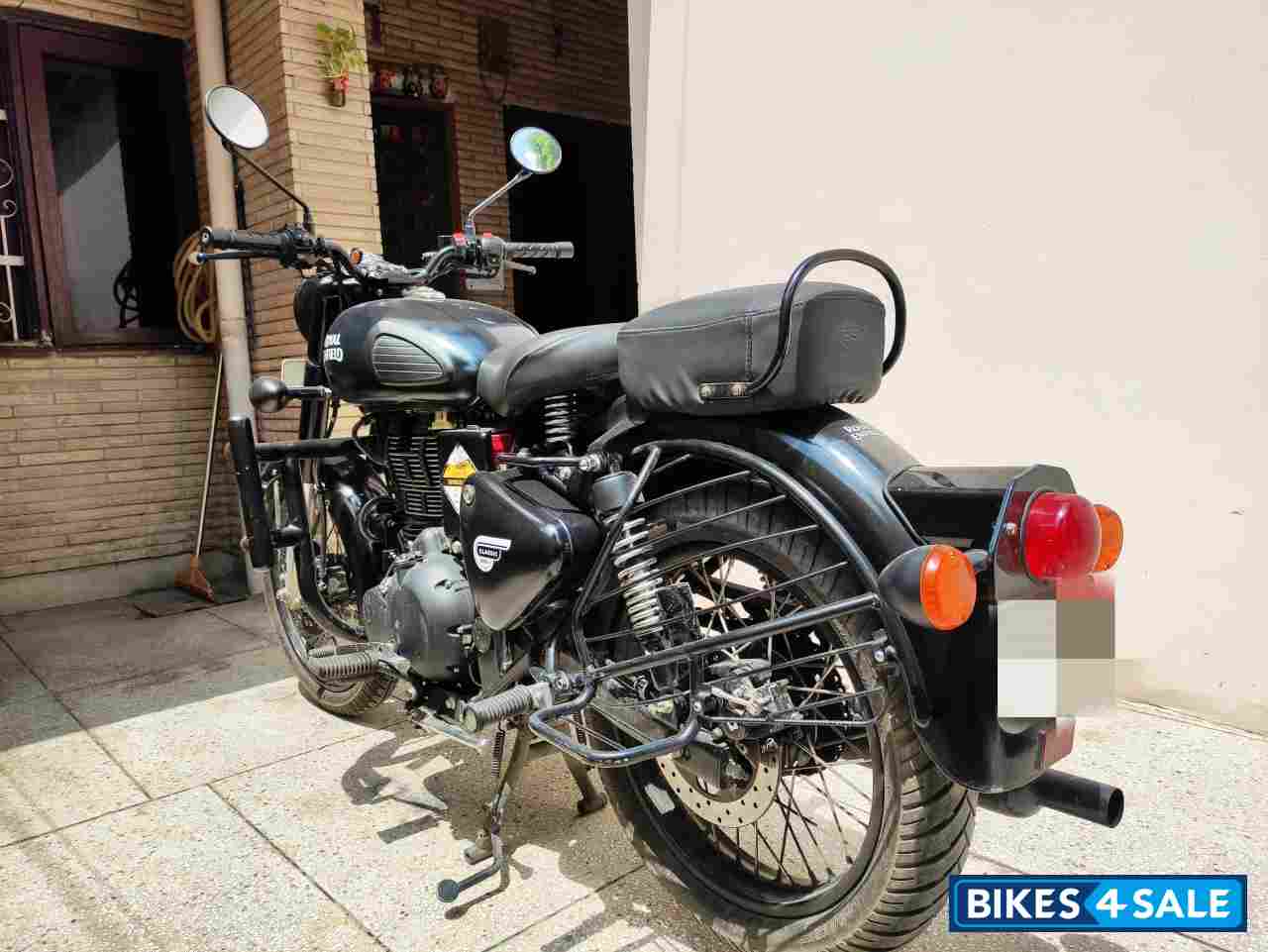 Stealth Black Royal Enfield Classic Stealth Black