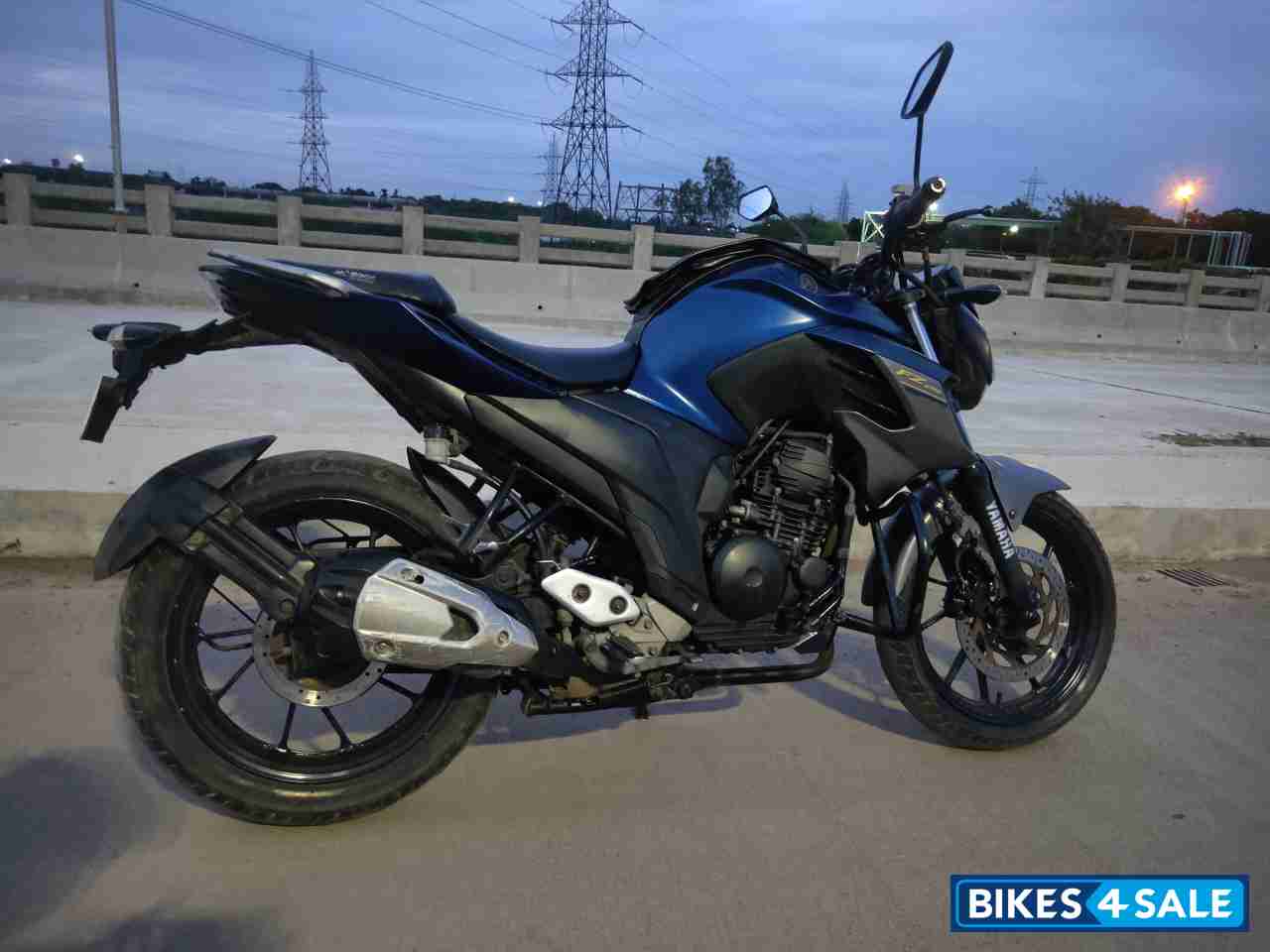 Blue Yamaha FZS 25