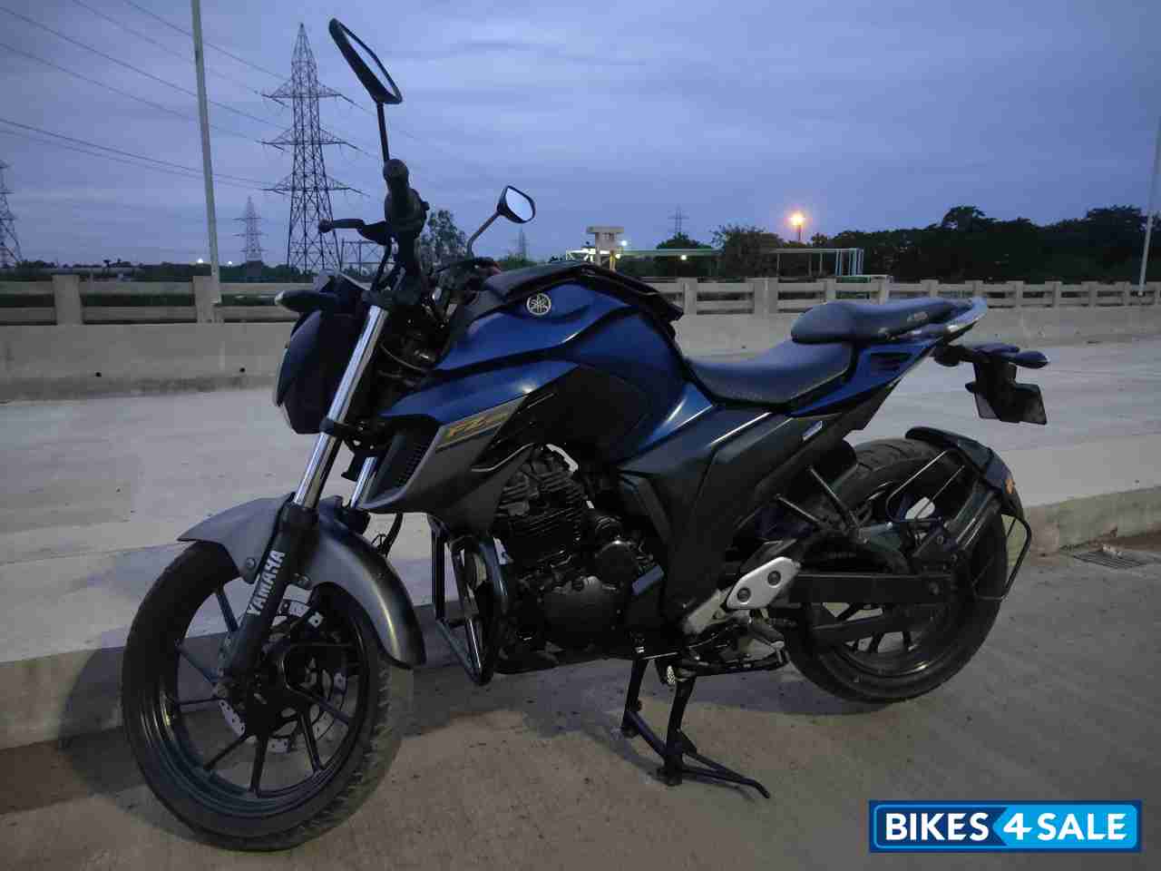 Blue Yamaha FZS 25 Blue Yamaha FZS 25