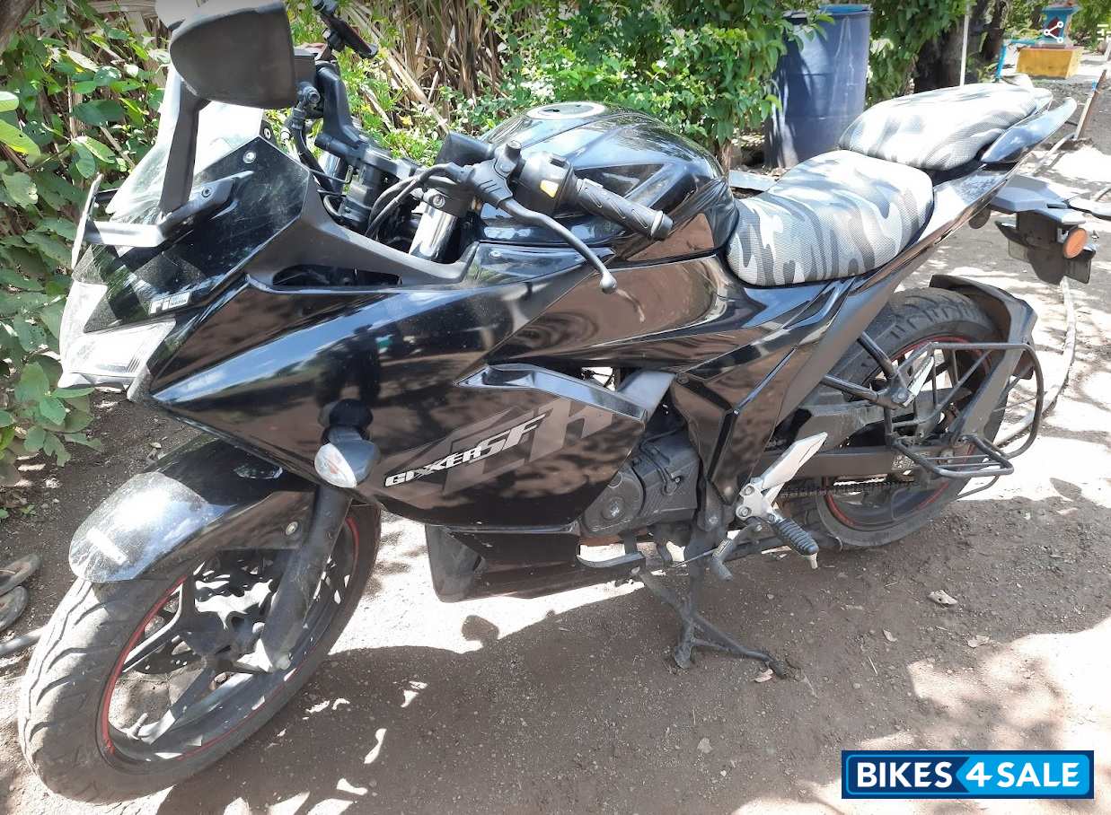Black Suzuki Gixxer SF BS6