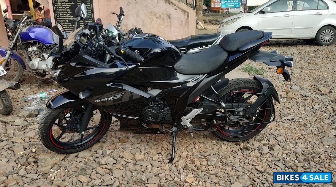 Black Suzuki Gixxer SF BS6
