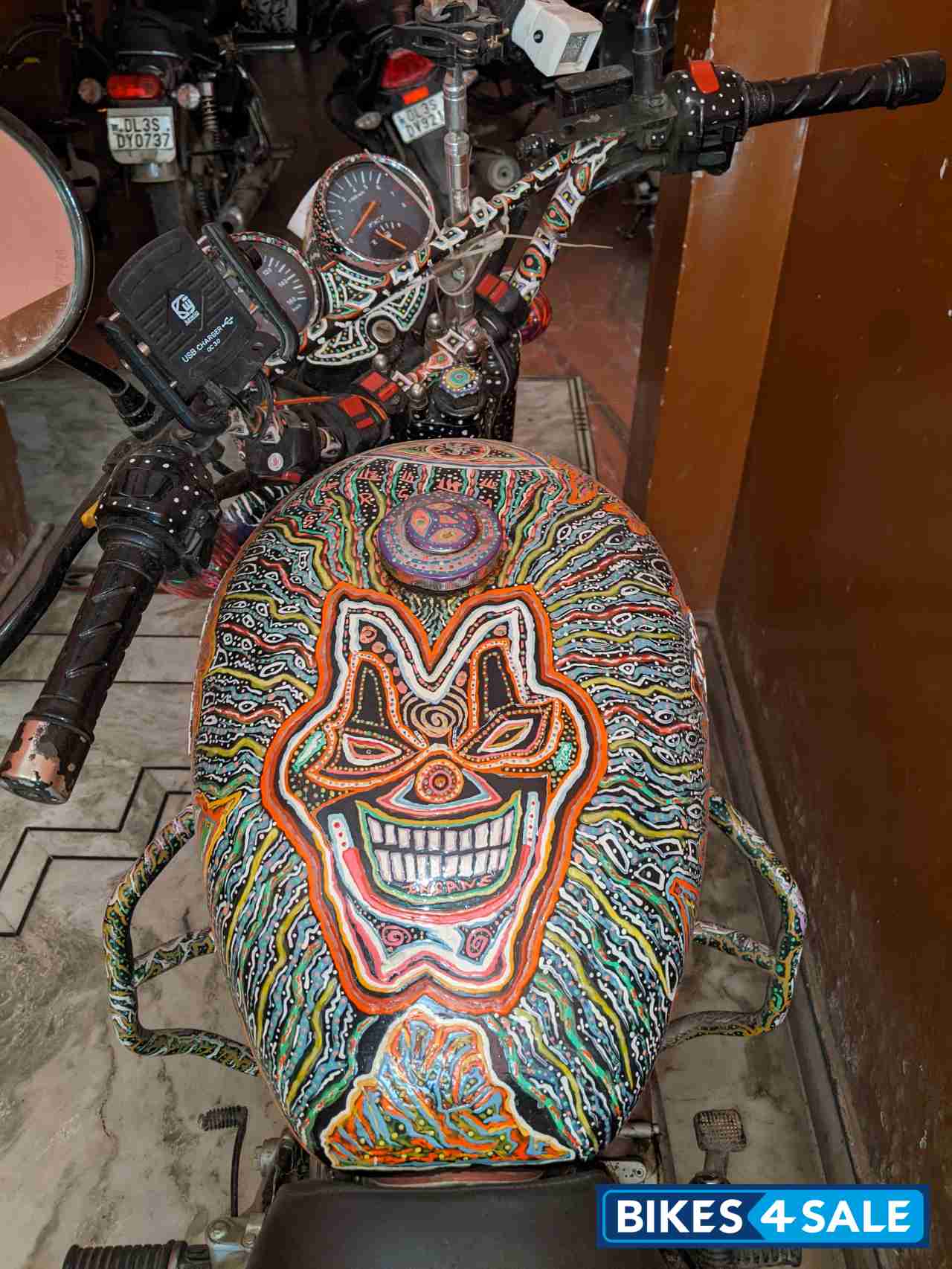 Multicolor Royal Enfield Thunderbird TwinSpark 350 Multicolor Royal Enfield Thunderbird TwinSpark 350