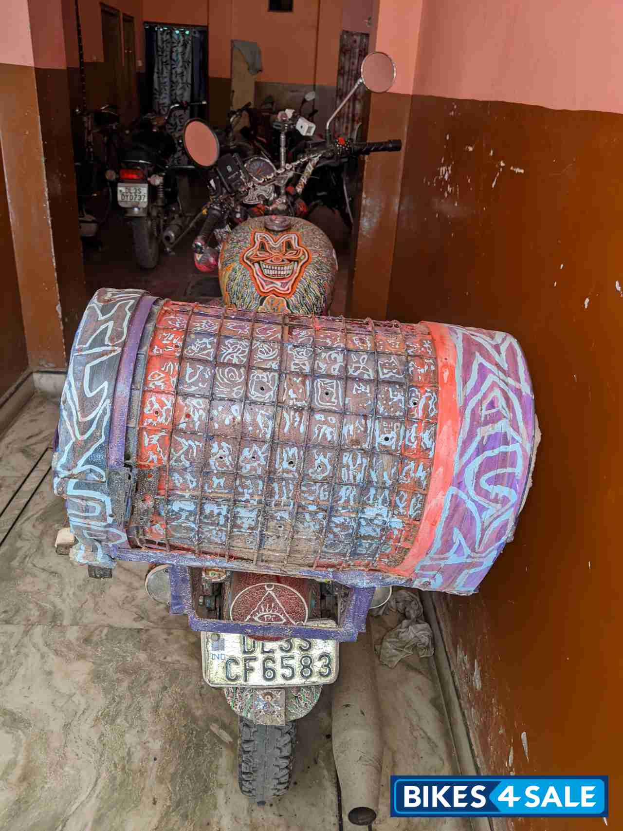 Multicolor Royal Enfield Thunderbird TwinSpark 350 Multicolor Royal Enfield Thunderbird TwinSpark 350