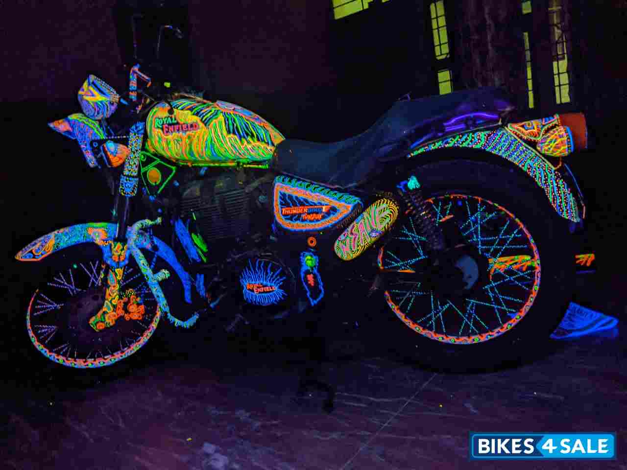 Multicolor Royal Enfield Thunderbird TwinSpark 350 Multicolor Royal Enfield Thunderbird TwinSpark 350