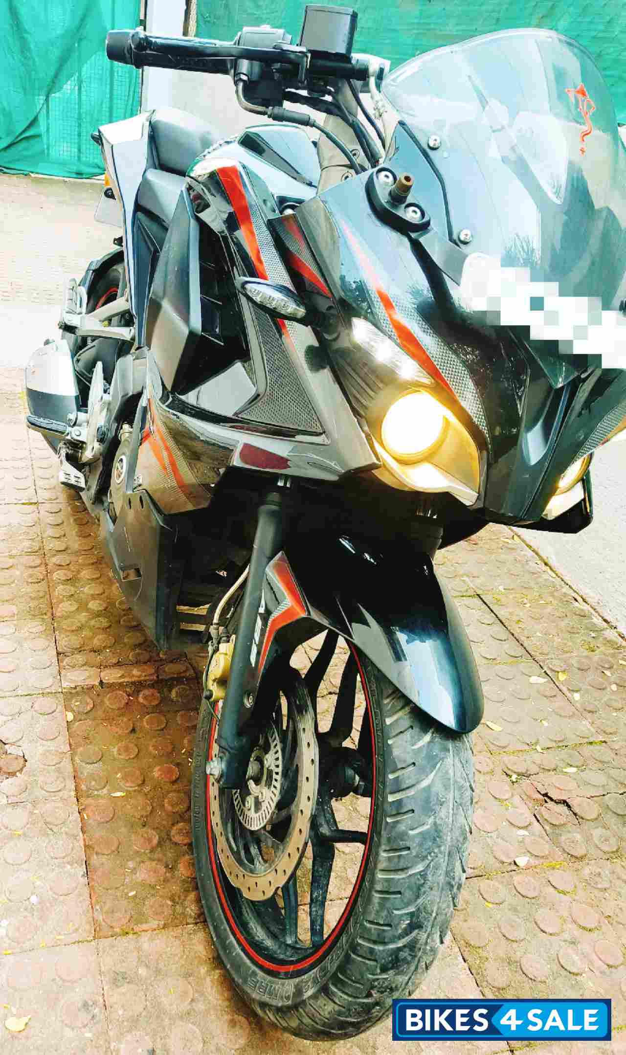 Bajaj Pulsar RS 200 ABS