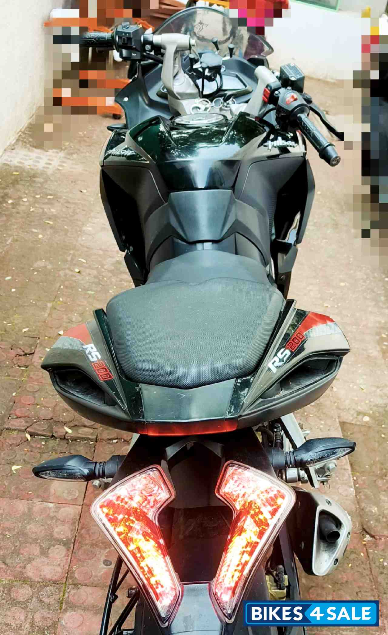 Bajaj Pulsar RS 200 ABS