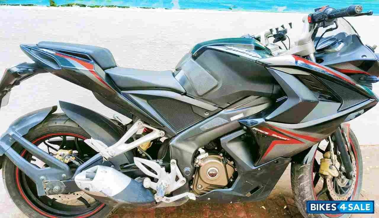 Bajaj Pulsar RS 200 ABS