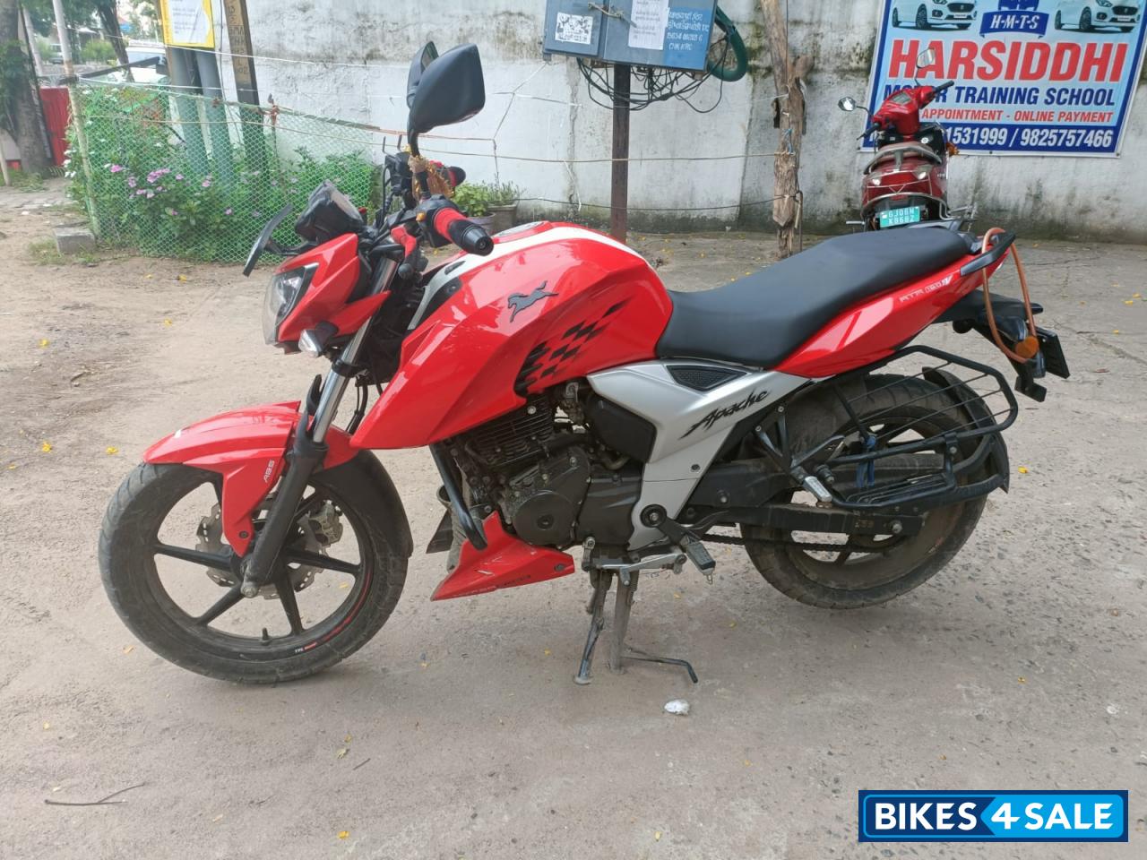 TVS Apache RTR 160 4V
