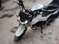 White And Black Hero Xtreme 160R BS6