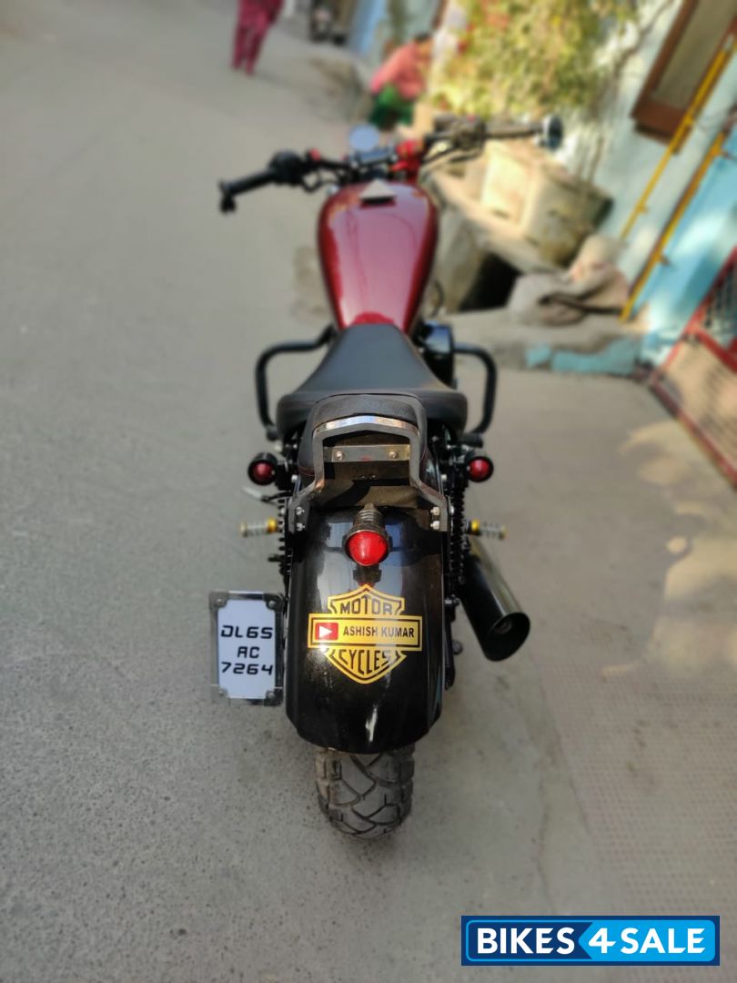 Wine Red & Black Bajaj Avenger 200 DTS-i