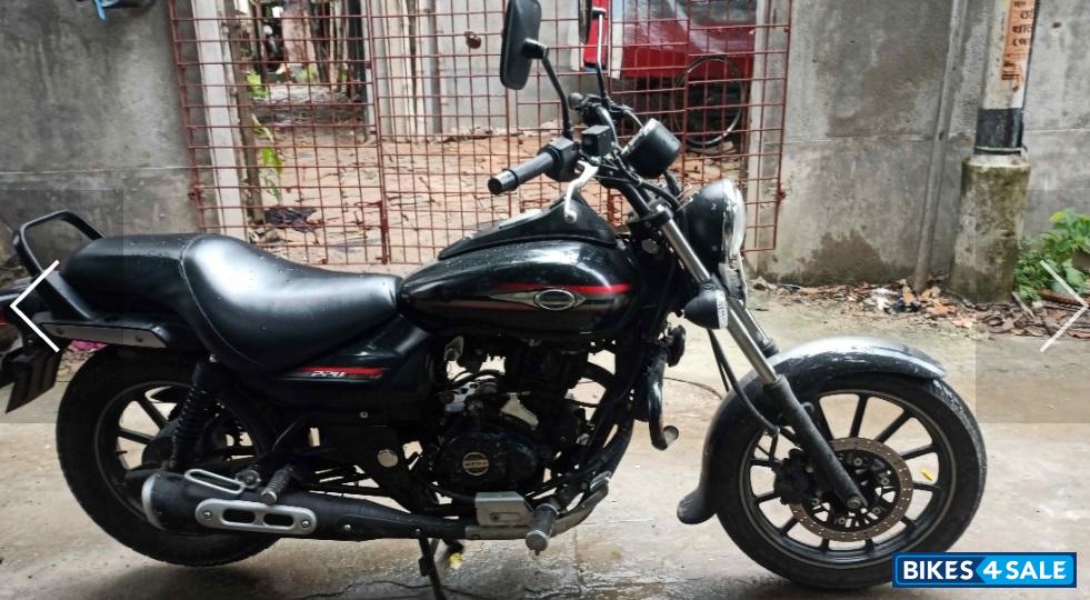 Black Bajaj Avenger Street 220