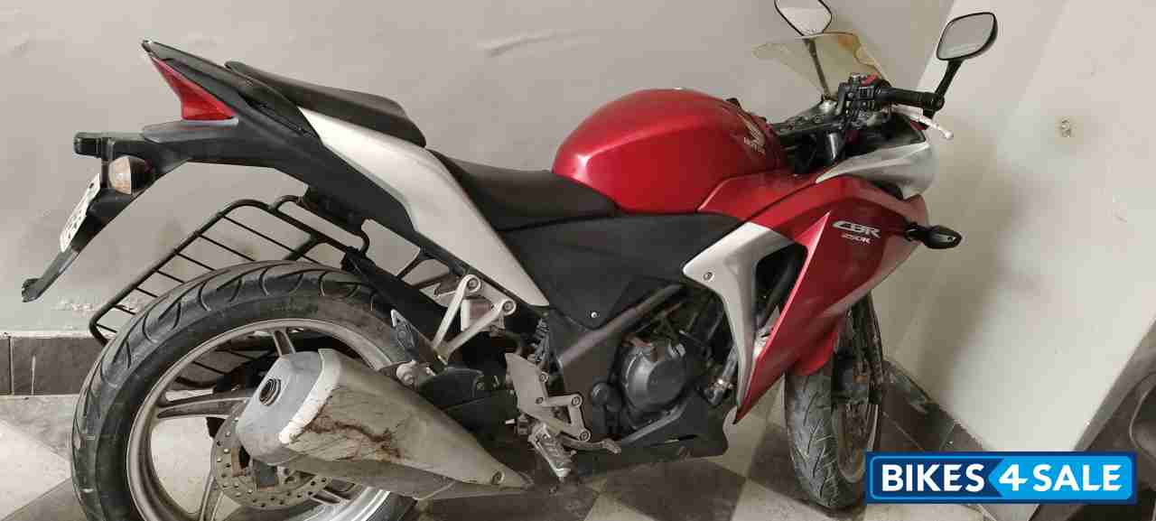 Red Honda CBR 250R