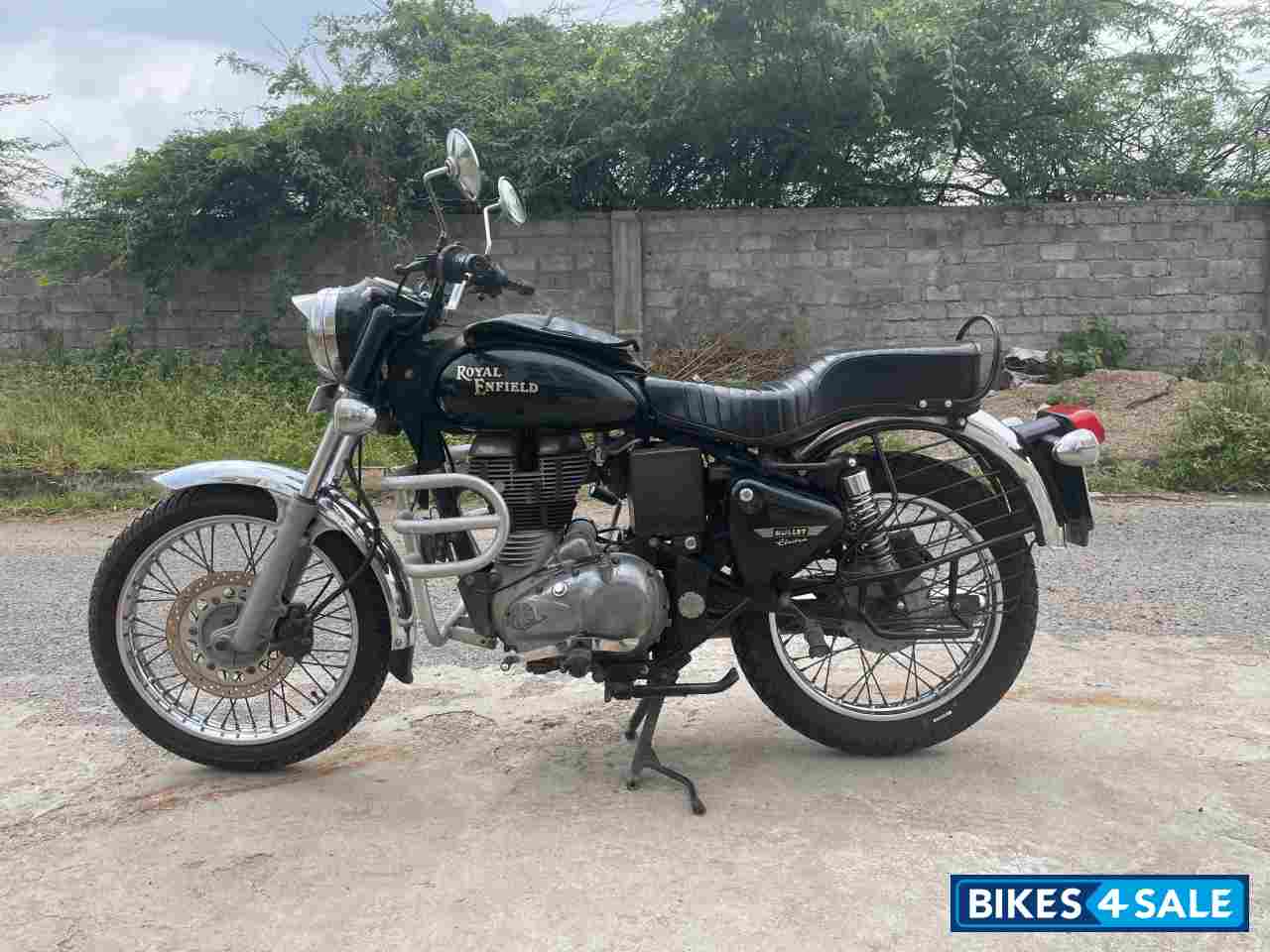 Black Royal Enfield Bullet Electra Twinspark