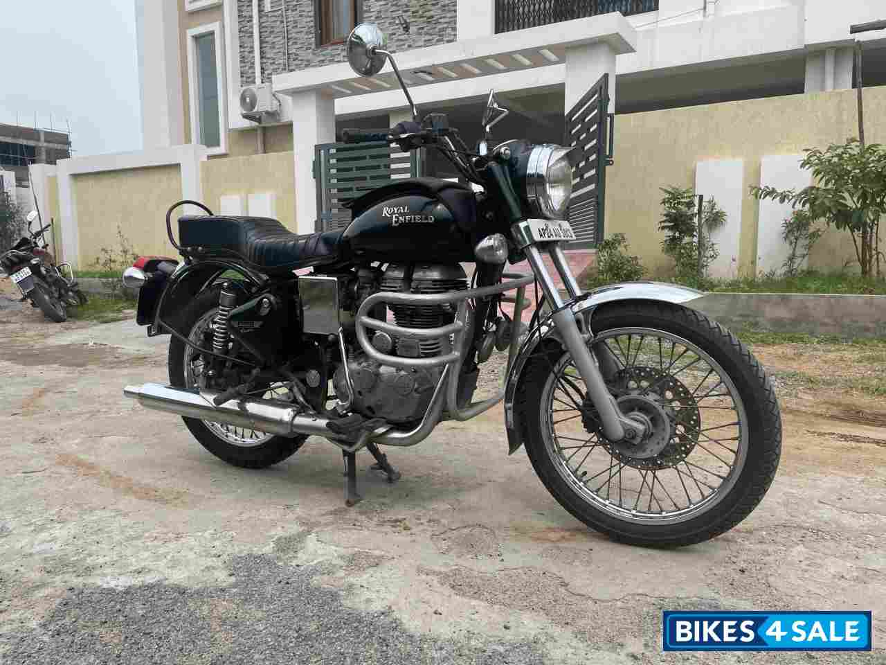 Black Royal Enfield Bullet Electra Twinspark