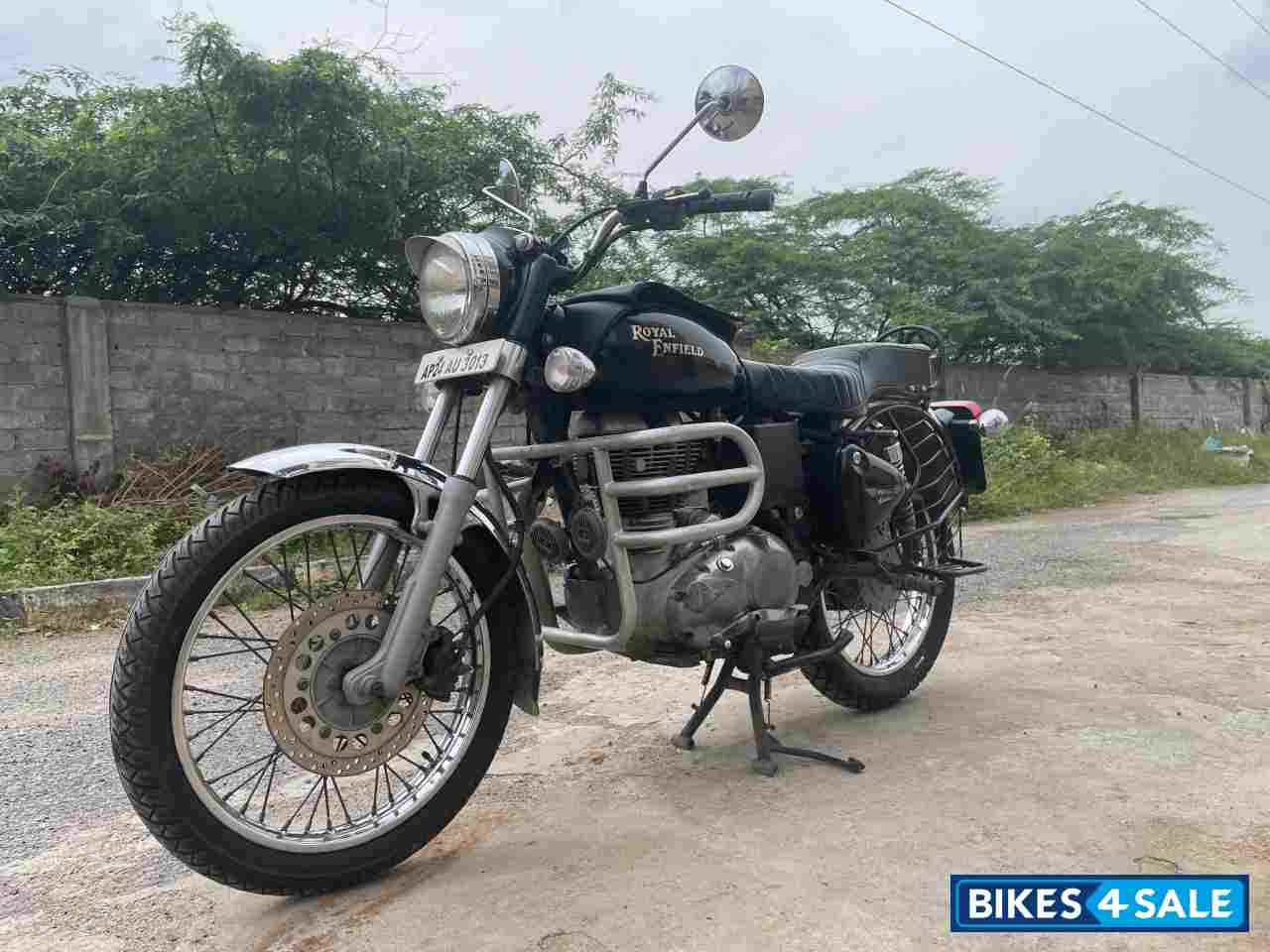 Black Royal Enfield Bullet Electra Twinspark