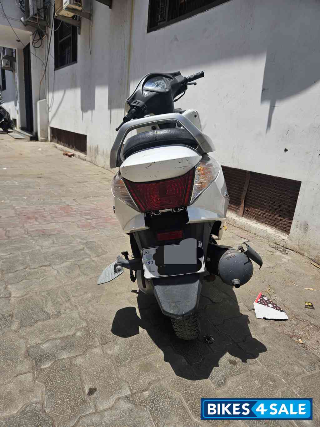 White Honda Aviator White Honda Aviator