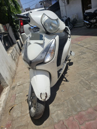 White Honda Aviator
