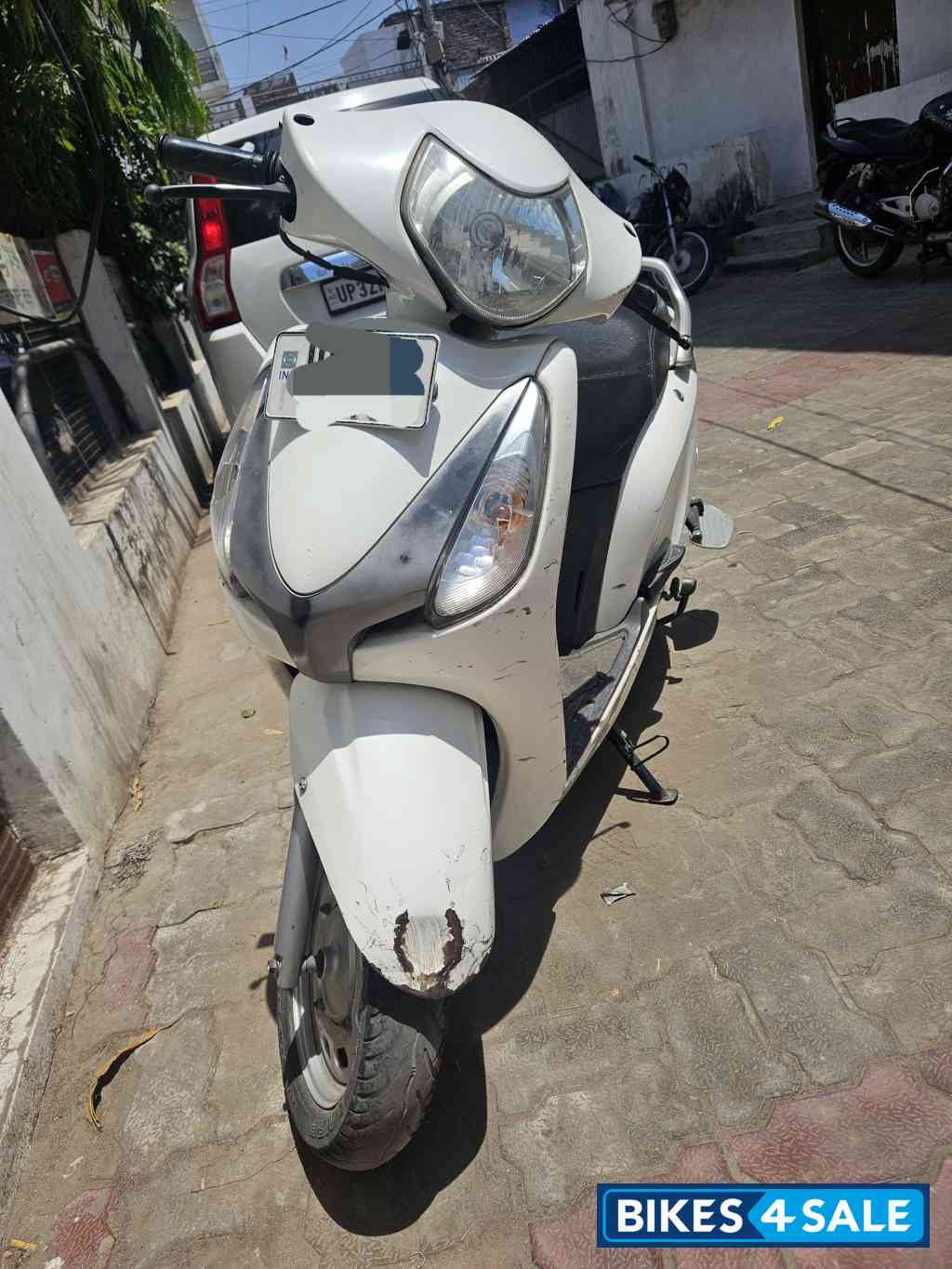 White Honda Aviator White Honda Aviator