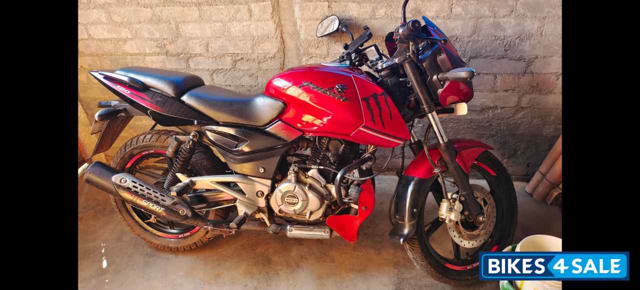 Red Bajaj Pulsar 180 DTSi
